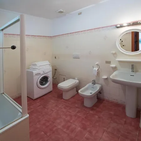 Apartman In Mit Terrasse, Grill Und Gemeinsamem Pool Finale Ligure