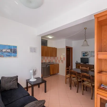 In Mit Terrasse, Grill Und Gemeinsamem Pool Apartamento *