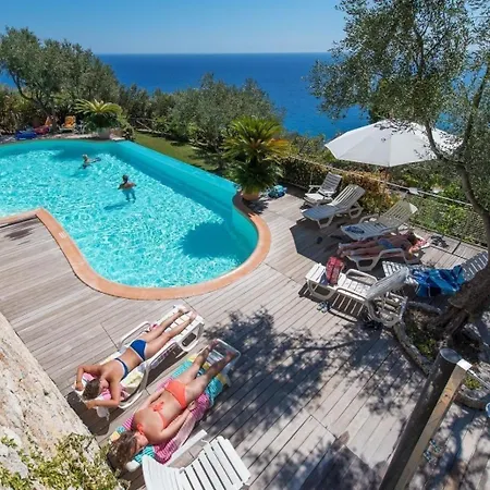 In Mit Terrasse, Grill Und Gemeinsamem Pool Apartman Finale Ligure
