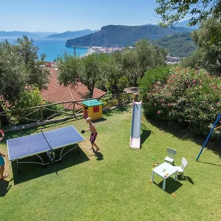 In Mit Terrasse, Grill Und Gemeinsamem Pool Finale Ligure