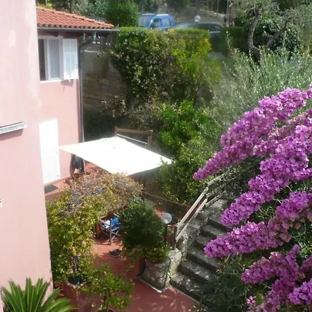 In Mit Terrasse, Grill Und Gemeinsamem Pool Apartamento